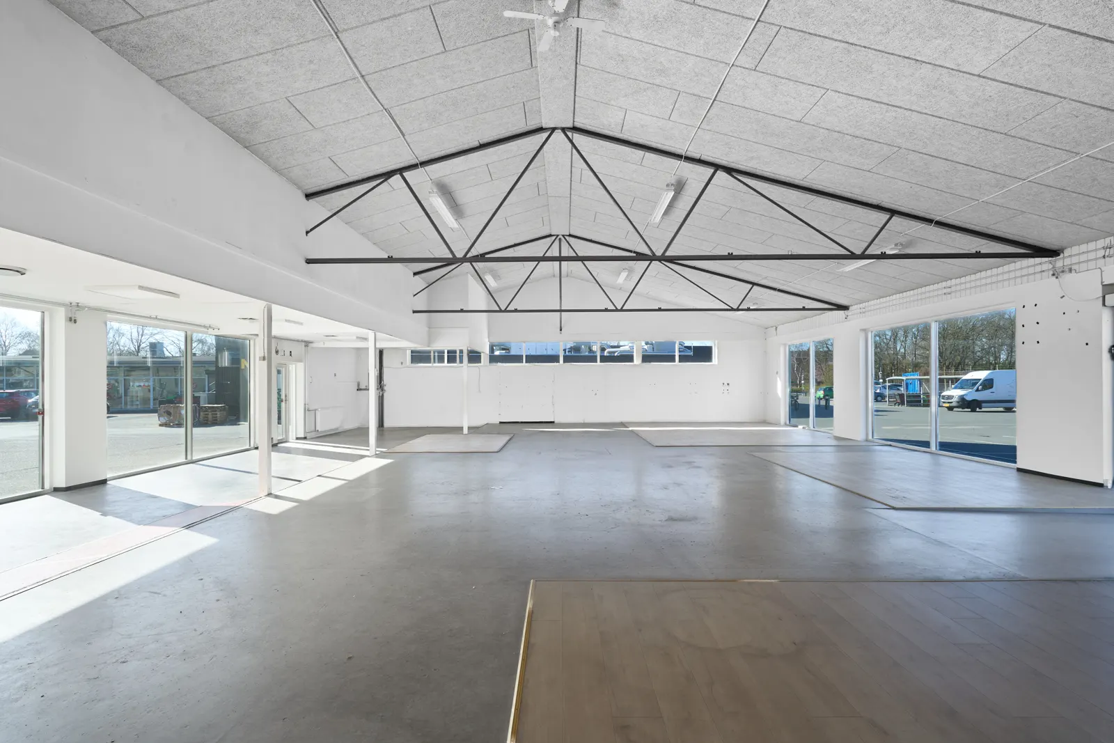 Salgsareal med loft til kip, Roersvej 33E Odense